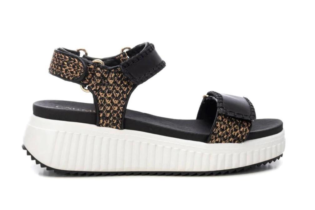 Sandalias con cuña Carmela 162243 en negro para mujer