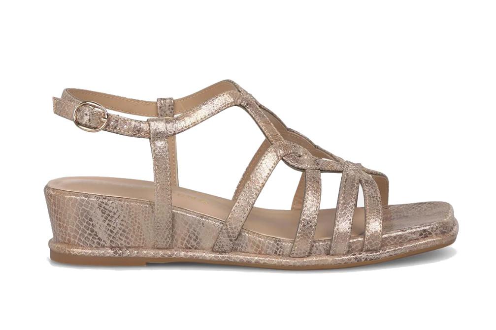 Sandalias de Cuña Baja Alma en Pena V2651402 Claudia Camel Metalizadas