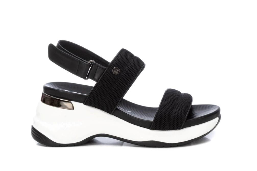 Sandalias deportivas XTI 142828 en negro para mujer