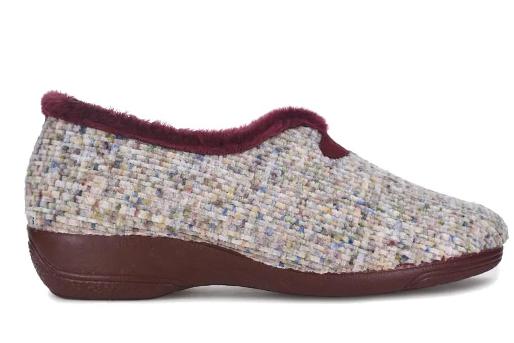 Zapatillas de casa cerradas Cabrera 5647 burdeos con cuña para mujer