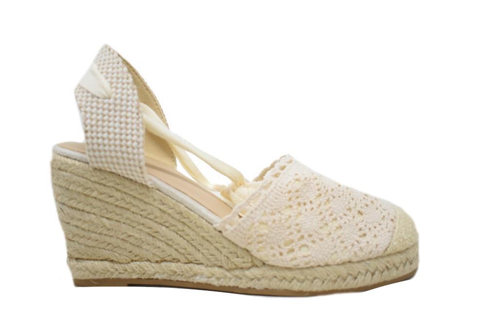 Alpargatas con cuña de ganchillo en beige para mujer