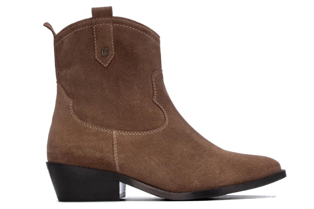 Botín cowboy de serraje para mujer Carmela 164175 con tacón en taupe