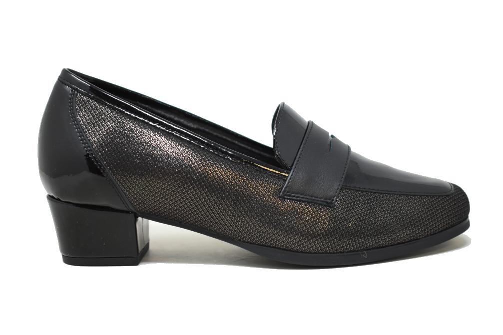 Mocasines con tacón cómodos Doctor Cutillas 81736 de color negro
