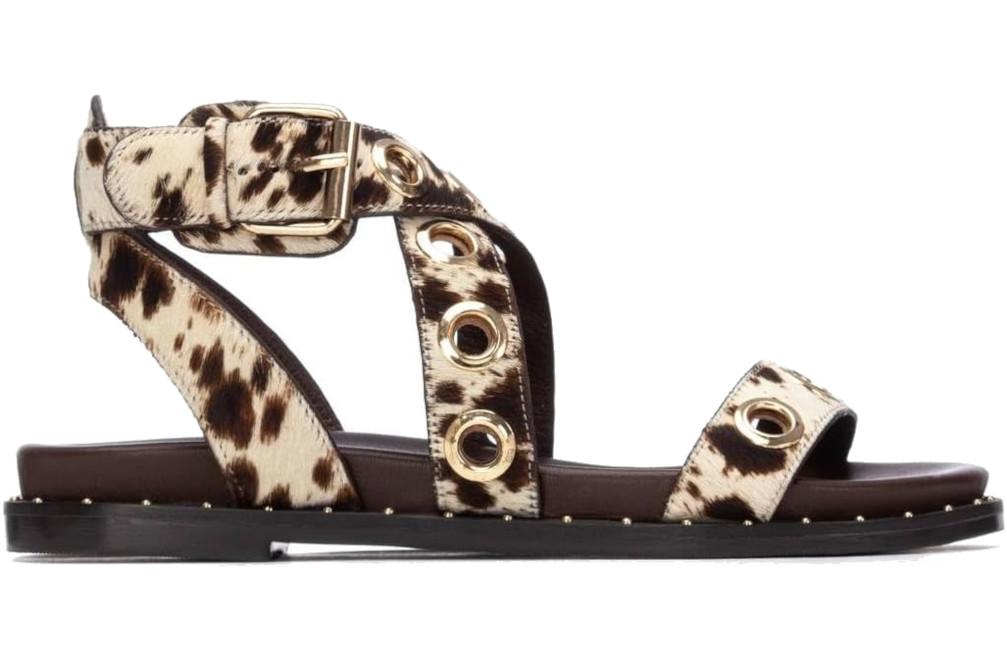 Sandalias planas romanas Carmela 162389 Animal Print para mujer | Sandalias Planas Elegantes y Cómodas