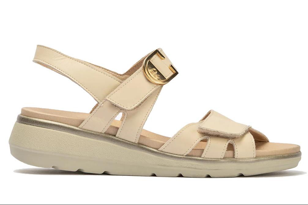 Sandalia cómoda Pitillos 20311 en crema – Ligereza y confort para mujer
