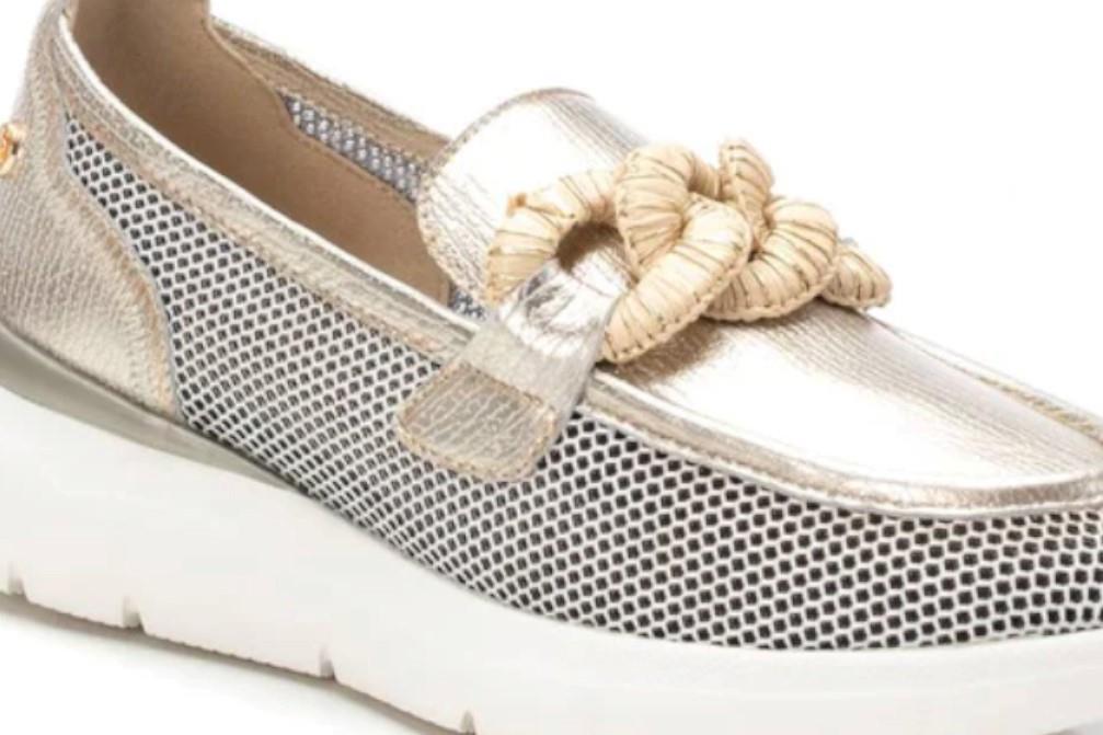 Mocasines Carmela 162270 en oro para mujer