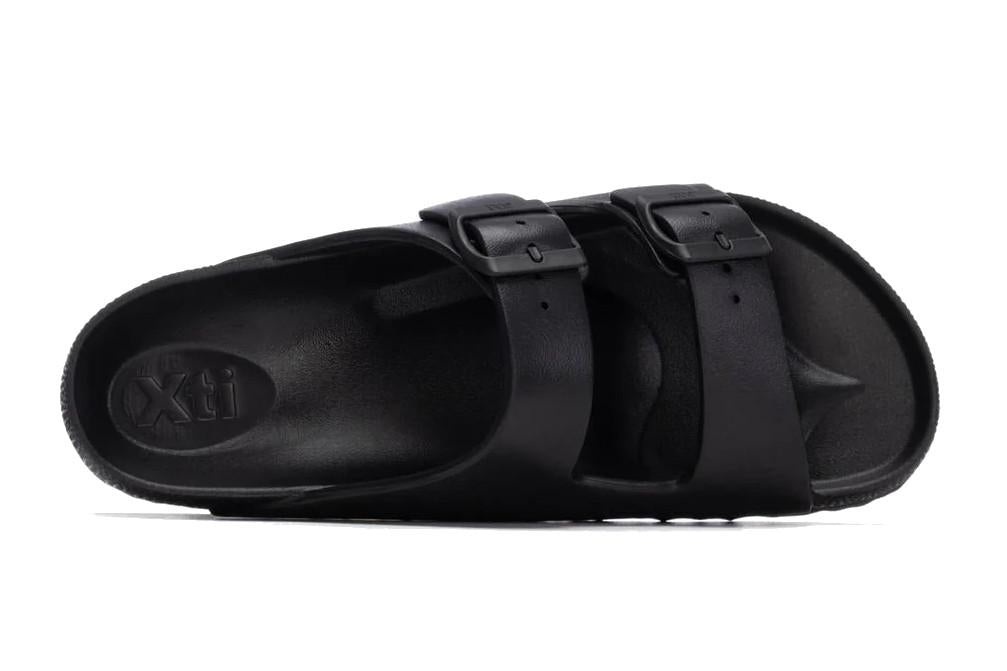 Chanclas negras hombre Xti 145733 | Sandalias planas cómodas y veganas para playa y piscina