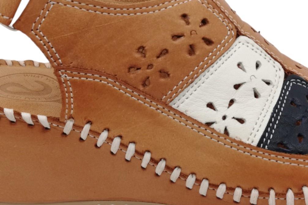 Sandalias con cuña Erase 793-60 en color cuero para mujer