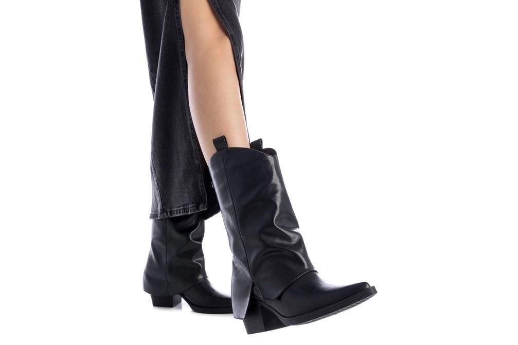 Botines western XTI 143467 en negro para mujer