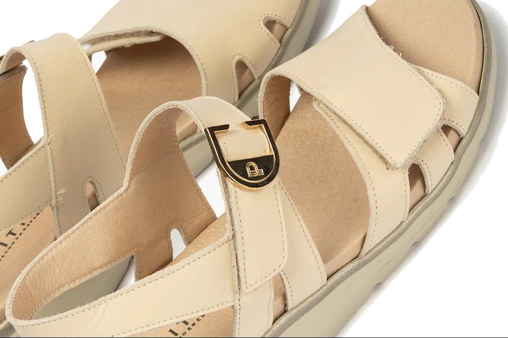 Sandalia cómoda Pitillos 20311 en crema – Ligereza y confort para mujer