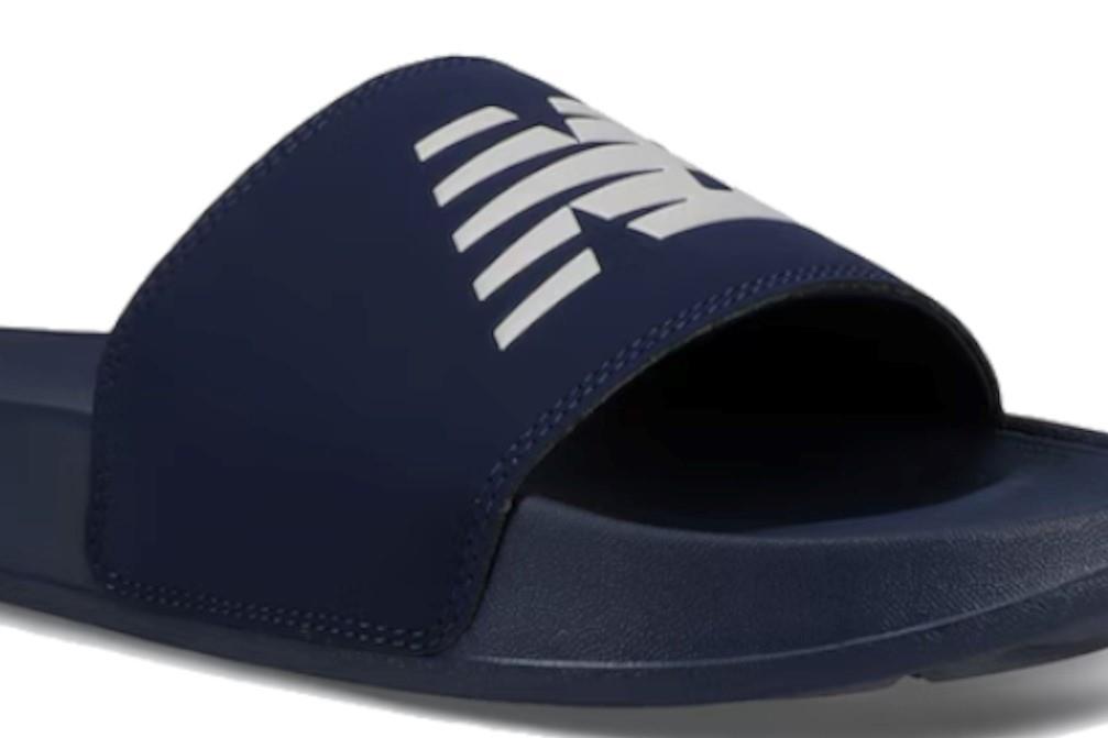Chanclas de piscina New Balance SUF200C3 en azul marino para hombre