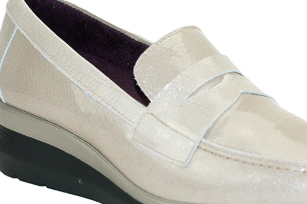 Mocasines planos Pitillos 10735 de color piedra