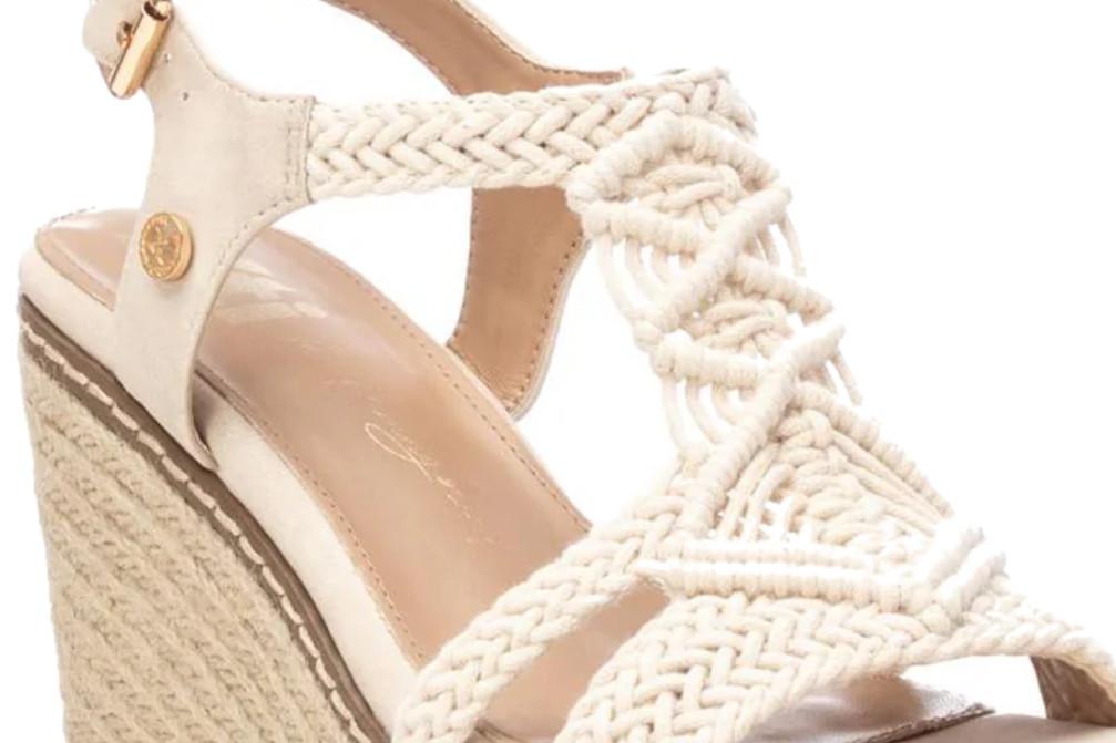 Sandalias cuña de esparto XTI 142834 hielo para mujer | Cuñas de macramé con plataforma y yute