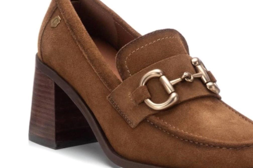 Mocasín Carmela 161127 para mujer en color camel
