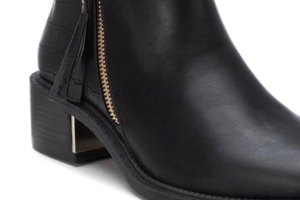 Botines XTI 143102 en negro para mujer