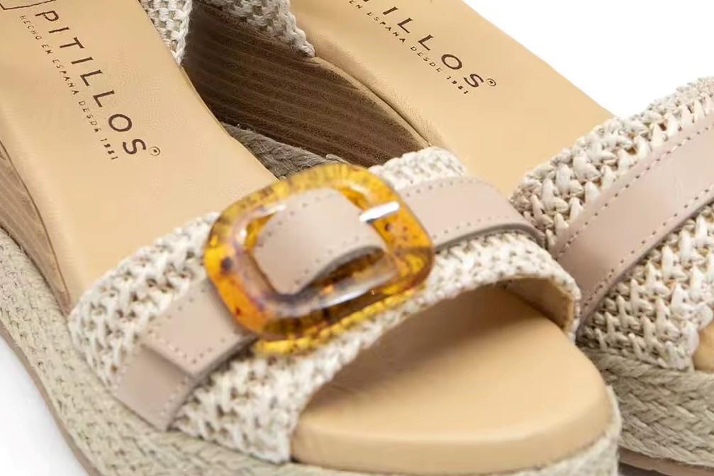 Sandalias con cuña Pitillos 5524 en natural para mujer