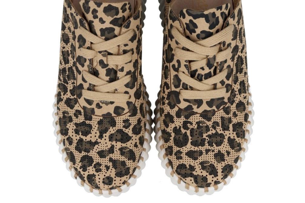 Zapatillas deportivas Walk & Fly AH-9837 A5 en leopardo