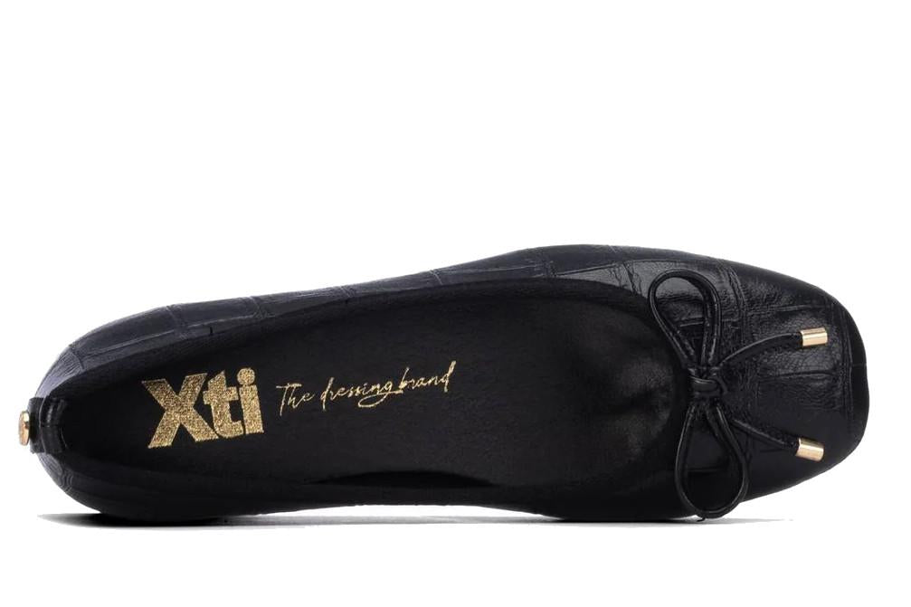 Bailarinas con tacón bajo XTI 146377 en negro para mujer