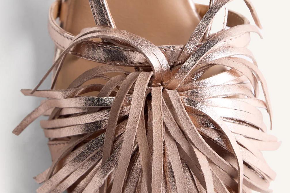 Sandalias de tacón fino de piel Gioseppo Lukac 79017 oro con flecos – Sandalias de fiesta