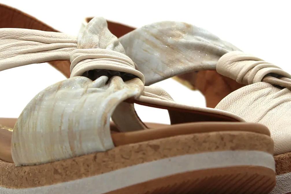 Sandalia con cuña baja Paula Urban 35-710 Beige de Piel con Plataforma para mujer