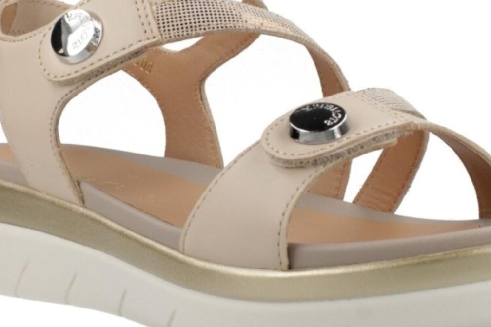 Sandalias cómodas Stonefly Aqua III 27 en crema.