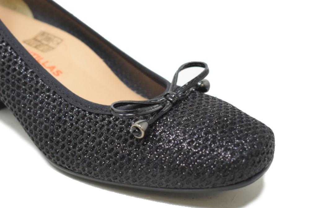 Zapatos de tacón Doctor Cutillas 81256 en negro para mujer