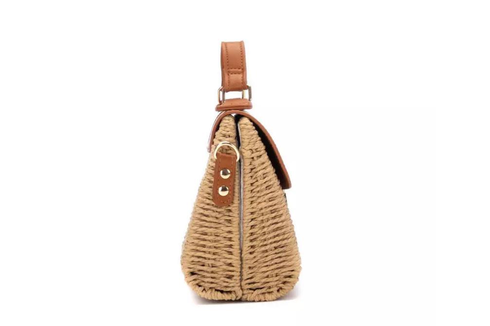Bolso Bandolera Mujer XTI 184607 Camel – Estilo Mimbre con Solapa y Cierre Clip Vegano