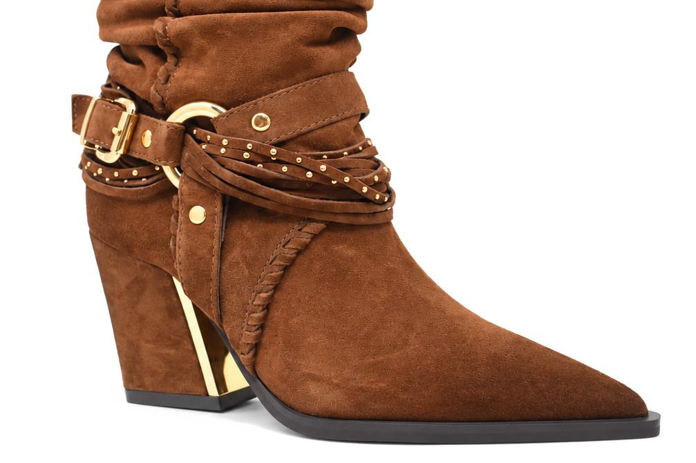 Botines cowboy Alma en Pena I260764 de ante camel con flecos y tachas