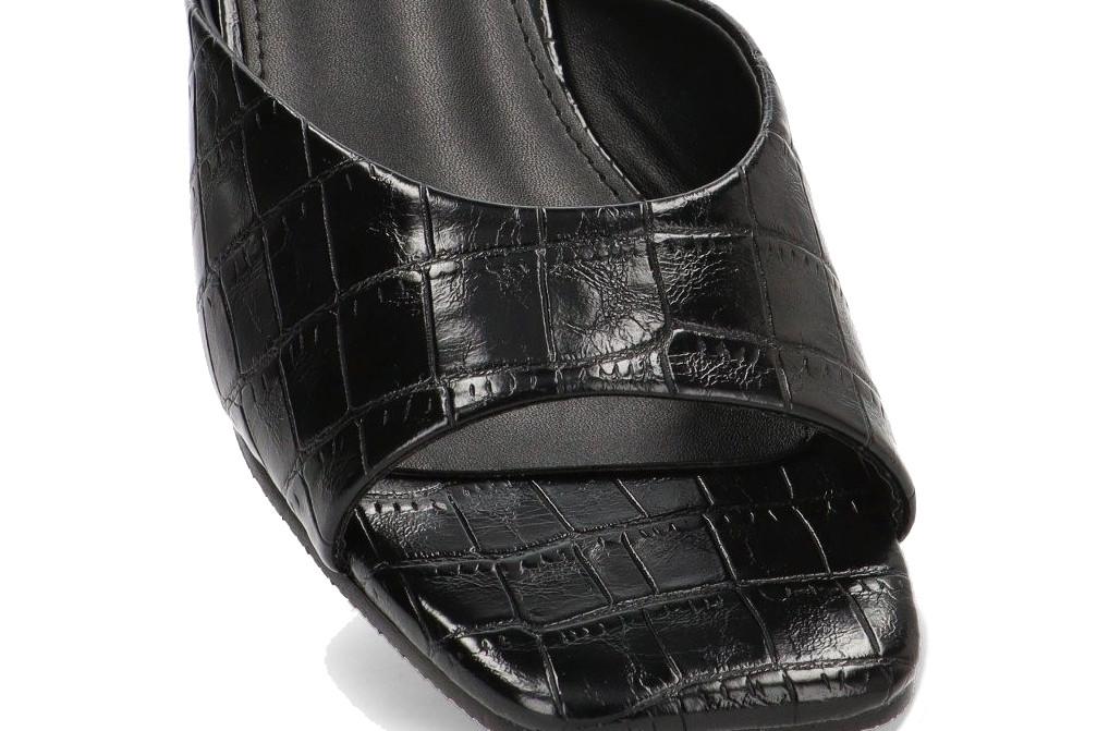 Sandalia mule ISTERIA 1099 Negro para mujer de tacón bajo