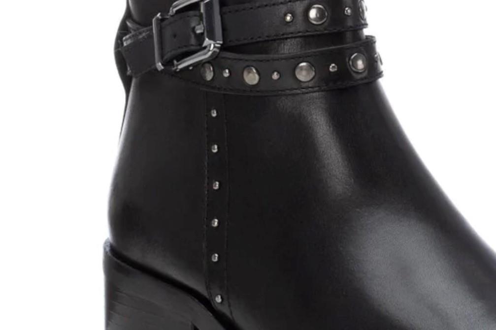 Botines Carmela 161713 en negro para mujer