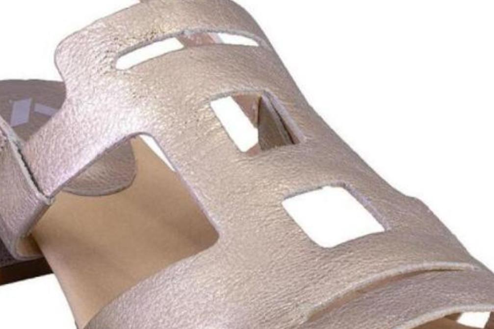 Sandalias de mujer de tacón bajo Callaghan 34407 Kylie Oro