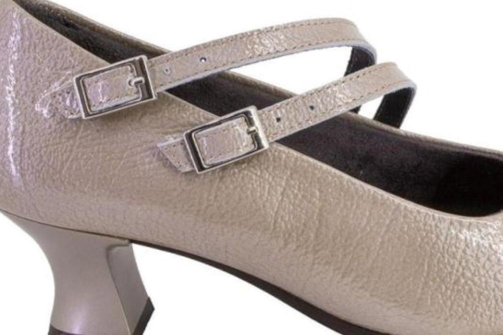 Zapatos de tacón Pitillos 10852 de color piedra