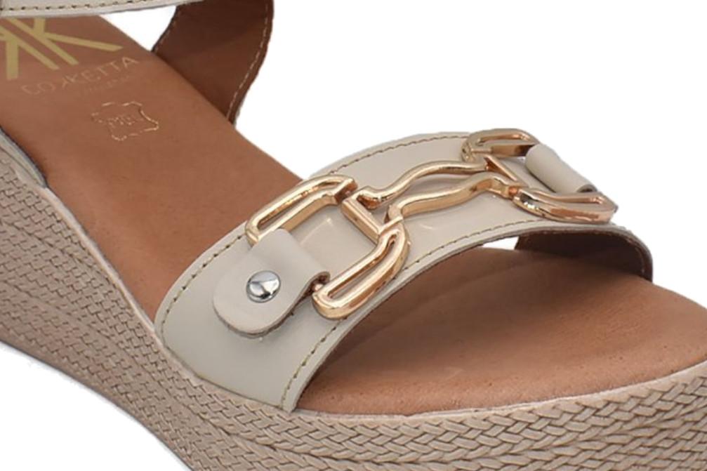 Sandalias con cuña Cokketa 510 Sandalias de Piel beige con detalles