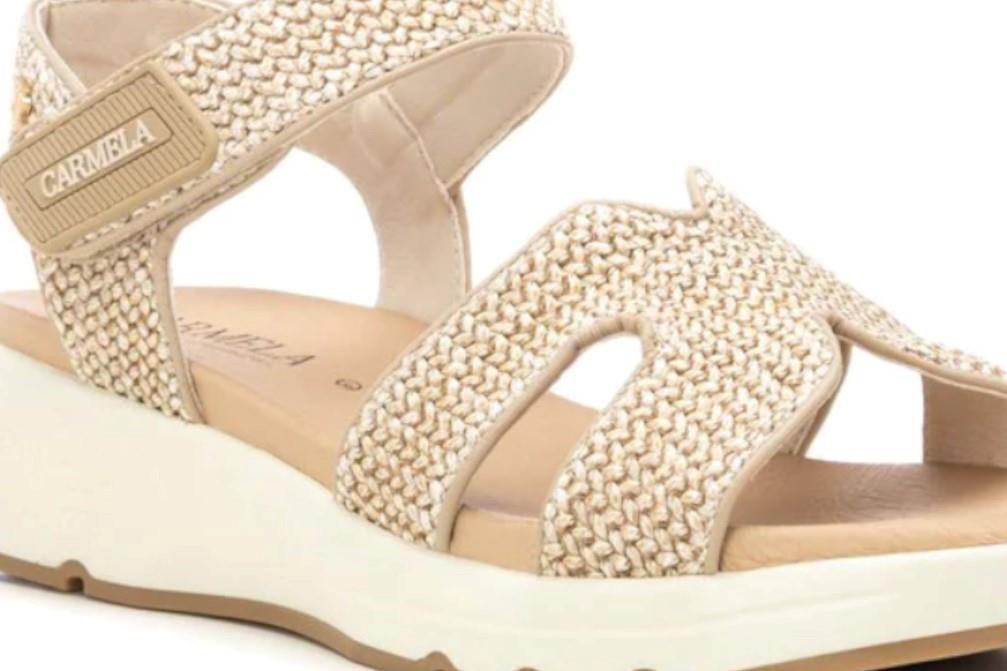 Sandalias cómodas Carmela 162362 en beige para mujer