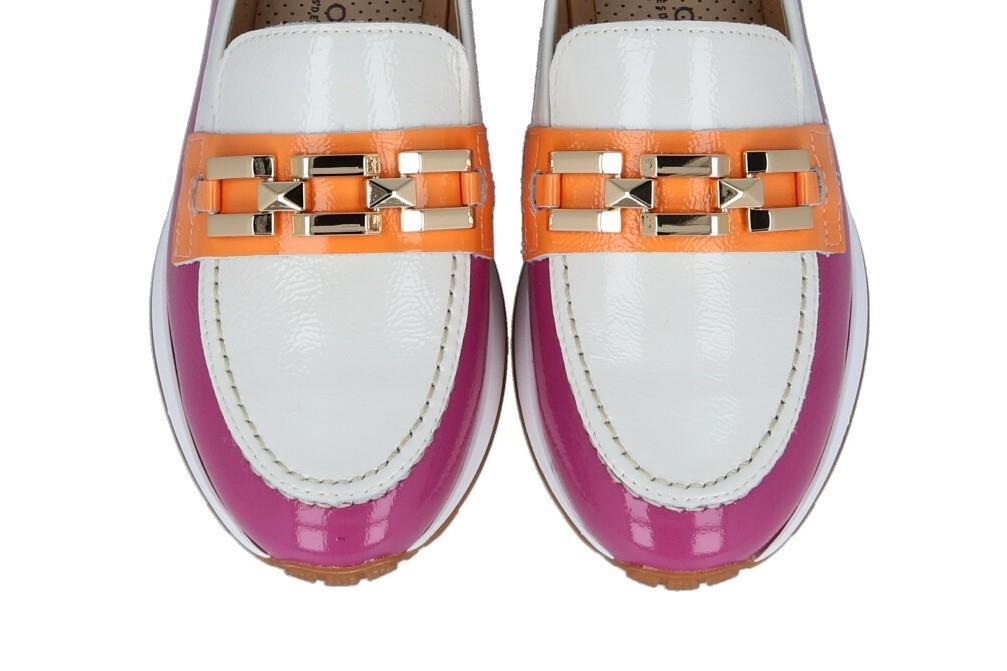 Mocasines de piel de charol Pitillos 5675 en color fuxia