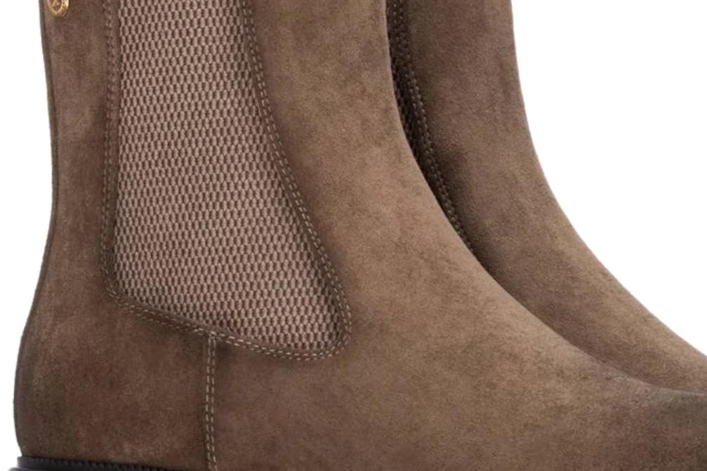 Botines Chelsea planos XTI 146242 en taupe para mujer