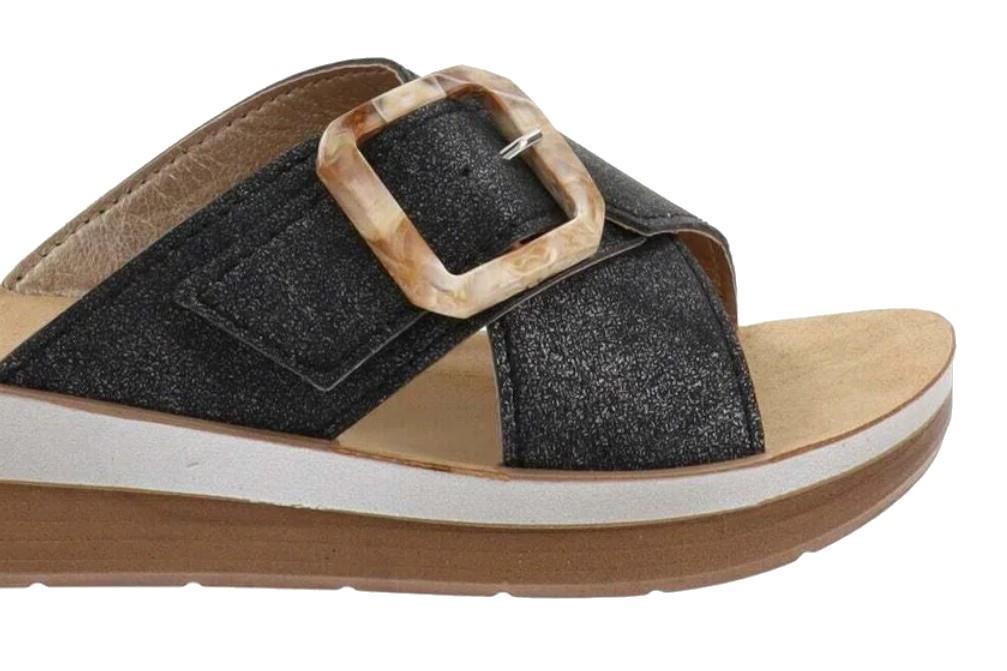 Sandalia con cuña inblu FT000020 en negro para mujer