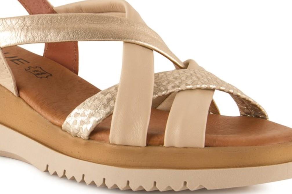 Sandalias con cuña In vogue 5024 en beige para mujer