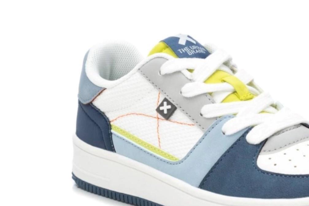 Zapatilla deportiva XTI 150718 para niña en color jeans