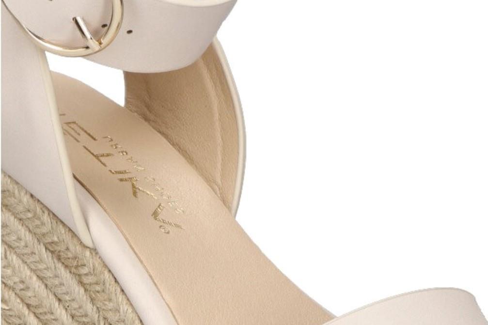 Sandalia con cuña baja Etika 10006 en beige para mujer