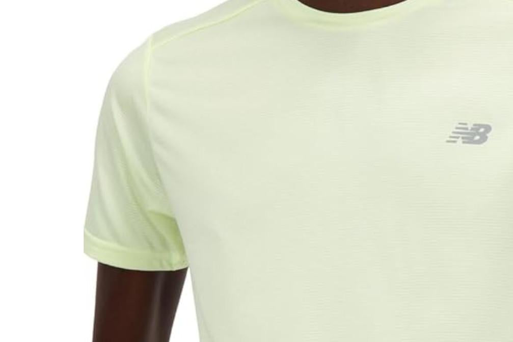 Camiseta manga corta New Balance Sport Essentials en amarillo