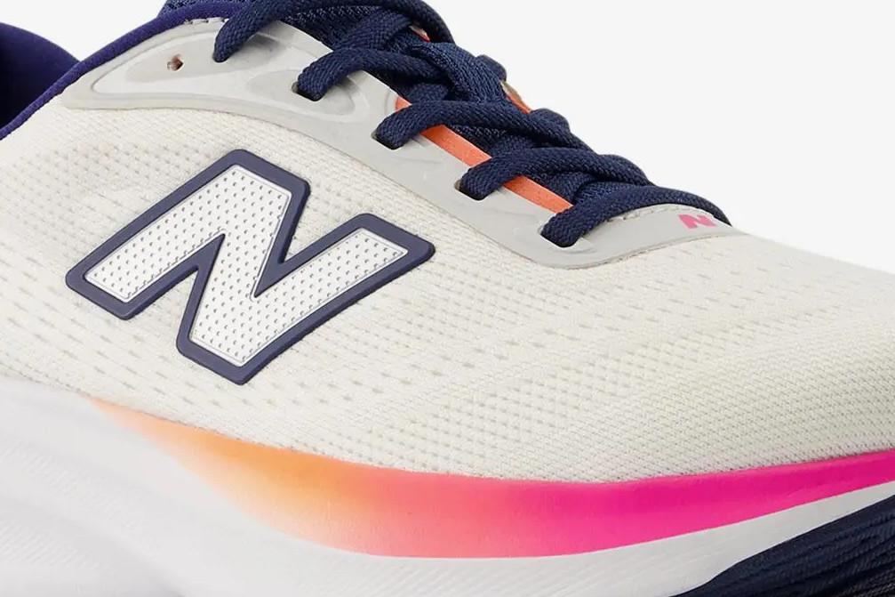 Zapatillas New Balance Fresh Foam 680 v8 W6809BI en blanco