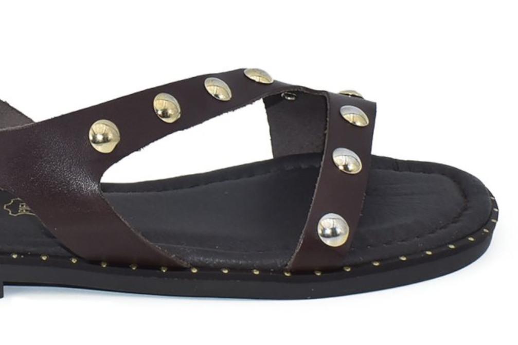 Sandalias Planas de Piel Cokketa 145 Marrón con Hebilla para Mujer