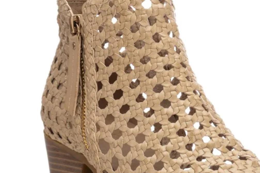 Botines de verano Carmela 162344 en beige para mujer