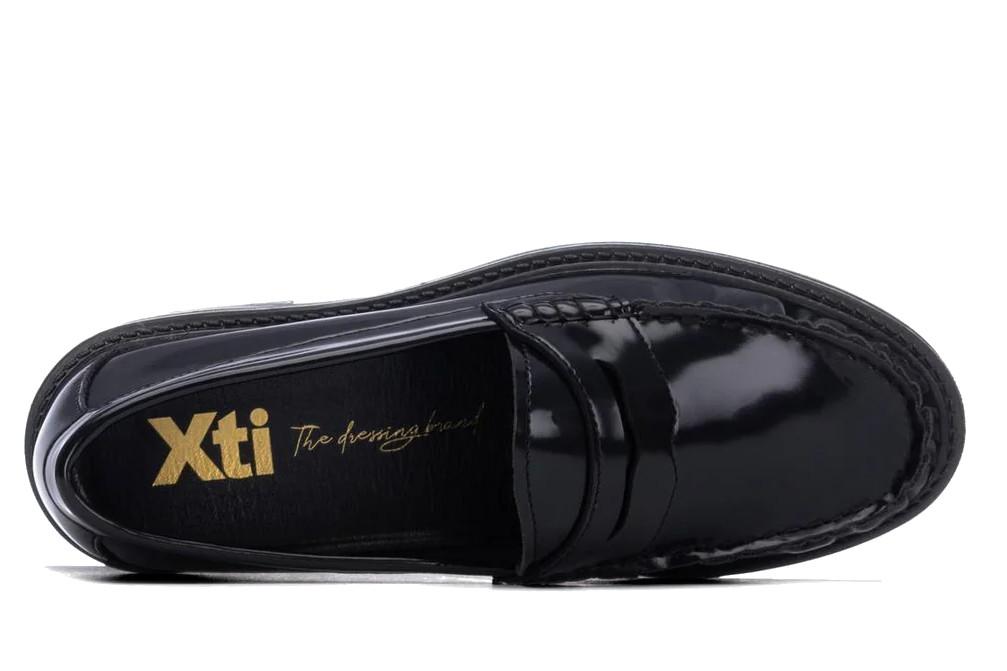 Mocasines planos XTI 146021 en negros para  mujer