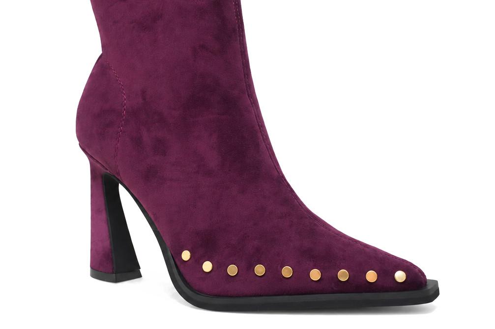 Botines de ante Alma en Pena I260442 wine con tachas