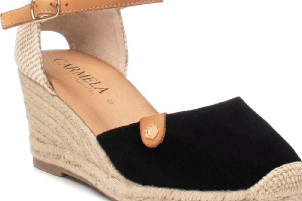 Alpargatas con cuña Carmela 161618 en negro para mujer