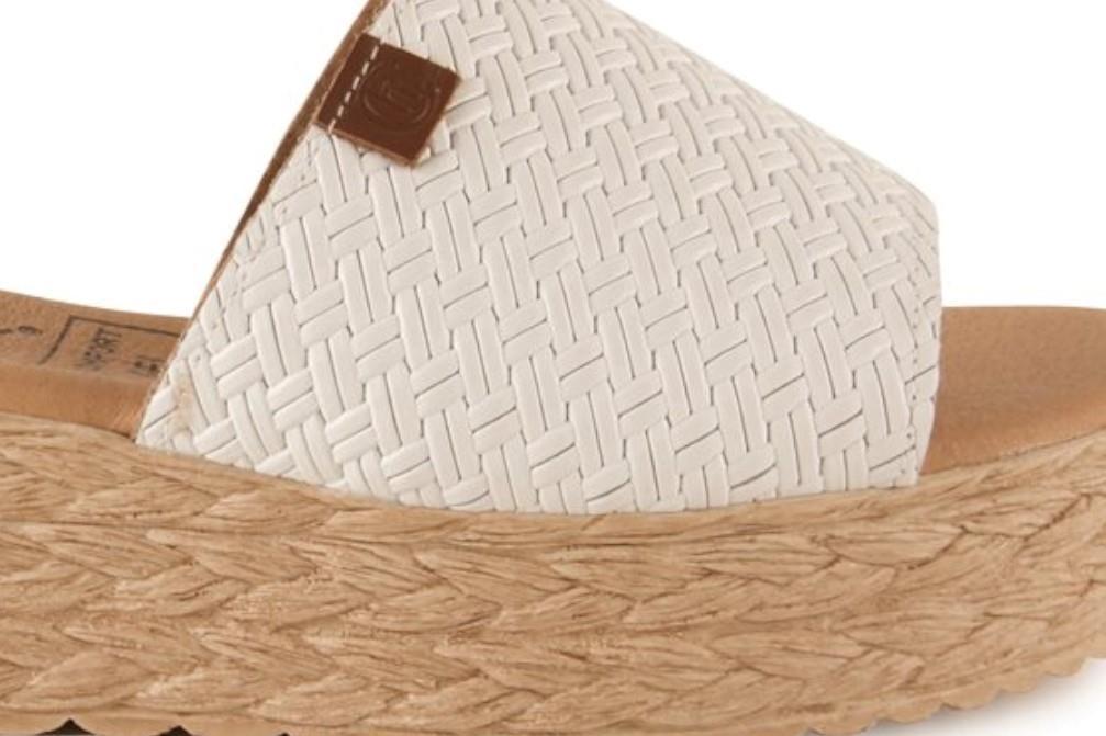 Sandalias con cuña Chamby 326 en blanco para mujer