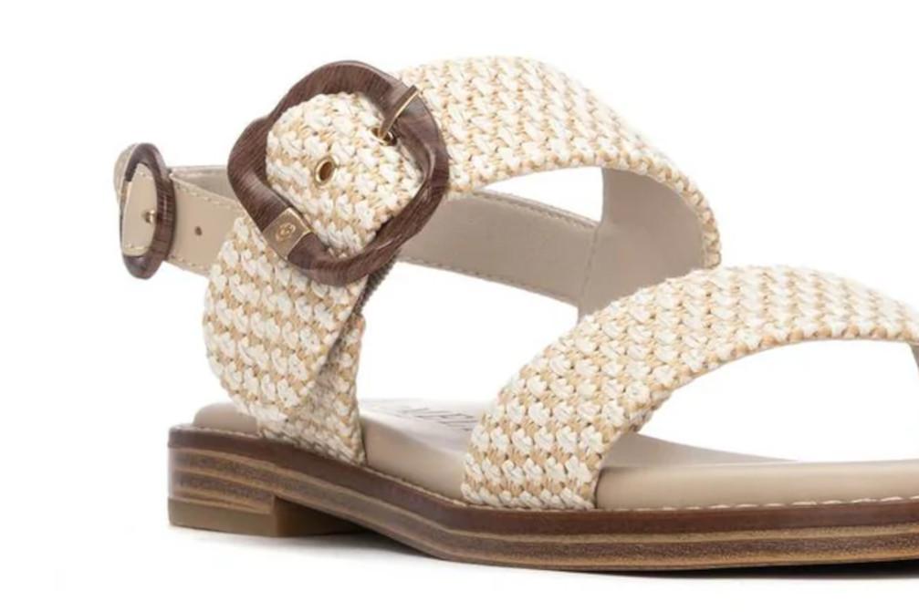 Sandalia plana Carmela 163159 Beige para mujer | Sandalia Tipo Rafia con Hebillas y Suela Antideslizante