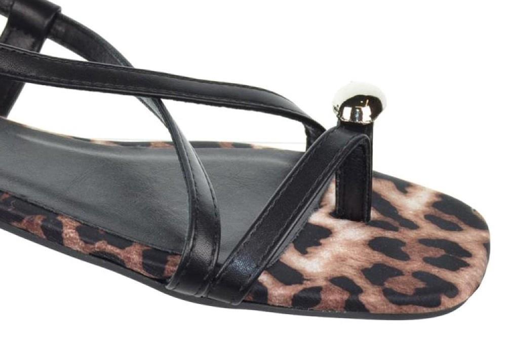 Sandalias planas Isteria 25084 para mujer en negro
